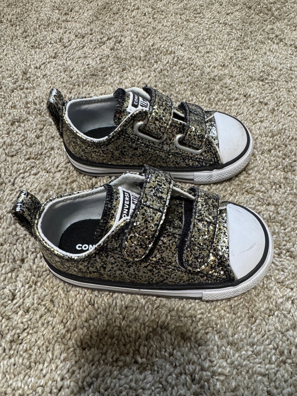 Toddler Girl’s Size 6 Converse Chuck Taylor All Star toddler box included